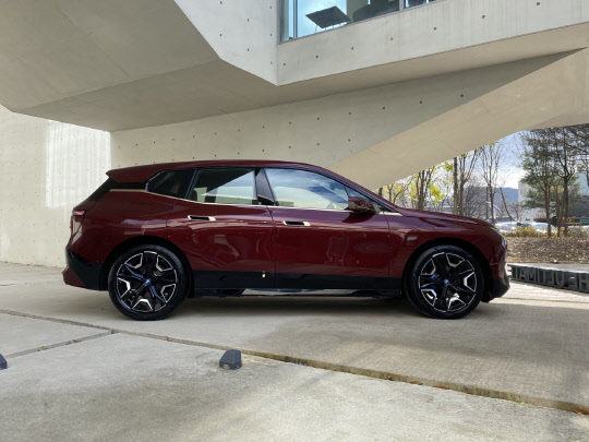 BMW iX. 장우진 기자